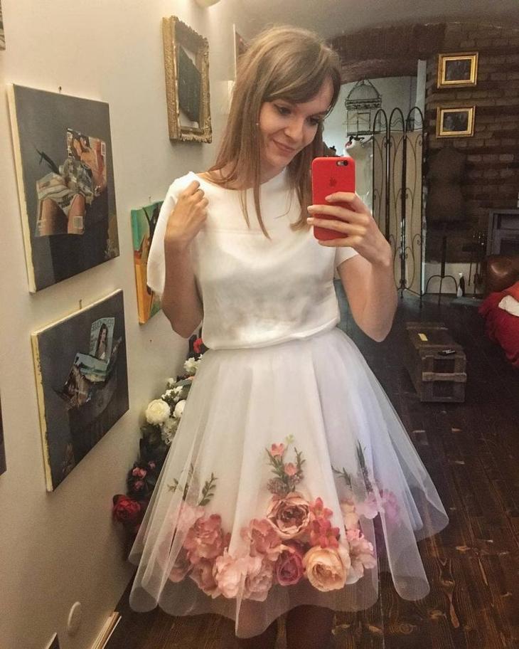 Очень красивые наряды из шифона и искусственных цветов