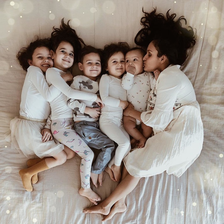 Мать 5 детей опубликовала фото своего живота, чтобы доказать, что женское тело прекрасно всегда, и получила огромную поддержку