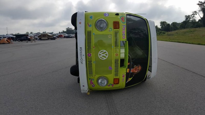 Сумасшедший фургон Volkswagen, который ездит на боку volkswagrn, авто, гольф, прикол, самоделка, своими руками, тюнинг, фургон