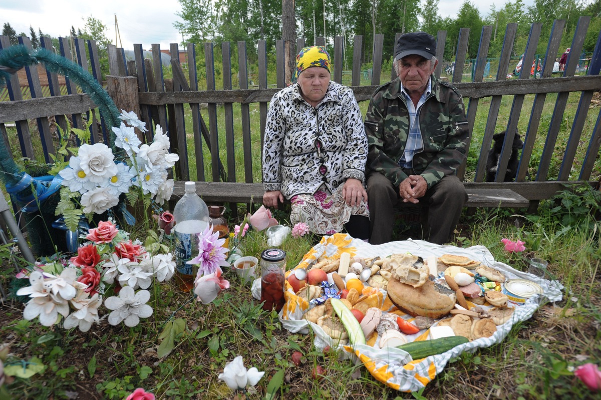 стол на родительский день