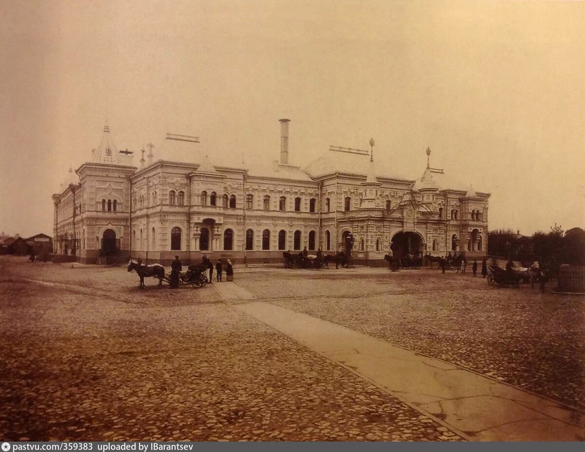 Здание будущего Белорусского вокзала в 1870-1895 годах. С сайта www.pastvu.com
