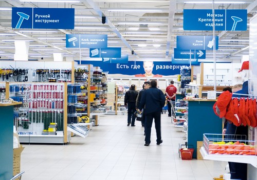Все, кто хоть раз ходил по строительно-хозяйственным супермаркетам, знают: консультантов-продавцов там много