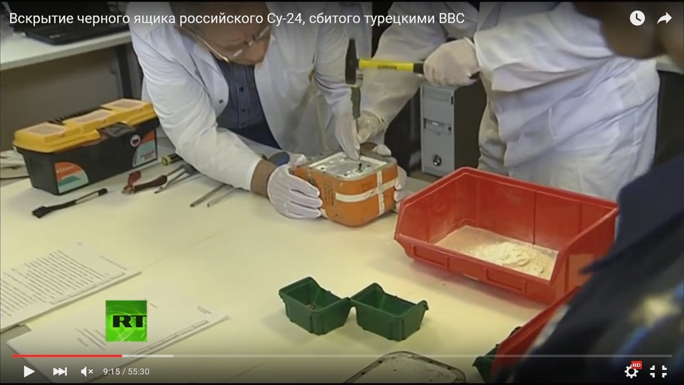 Вскрытие ящика. Вскрытие черного ящика российского Су-24. Вскрытие черного ящика с самолета. Вскрытие чёрного ящика су24м. Вскрытие черного ящика Су 24 позор.