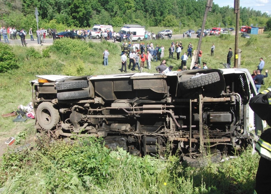 Что делает машинист поезда перед столкновением с автомобилем