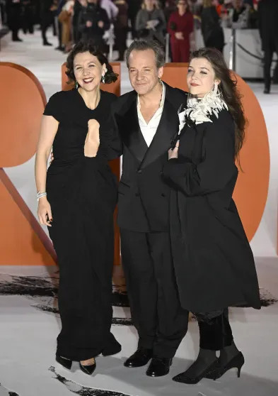 Пенелопа Крус, Кристиан Бэйл и Питер Сарсгаард с жёнами на премьере фильма "Невеста" gareth cattermole,warner bros,джейкоб элорди,джеймс уэйла,джесси бакля,кристиан бейл,Кристиан Бэйл,Мэгги Джилленхол,Мэри Шелли,Пенелопа Крус,Питер Сарсгаард,прометей современный