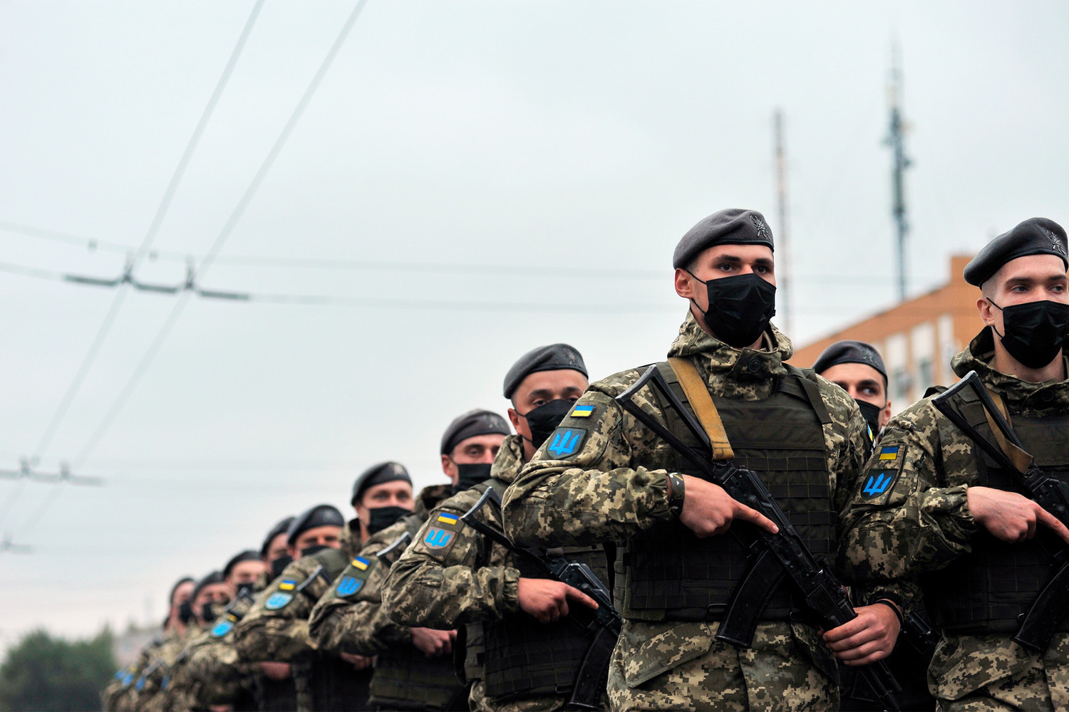 Донецк луганск. Украинские военные в Донецк. Донецк Луганск войска. Бумажная армия Украины.