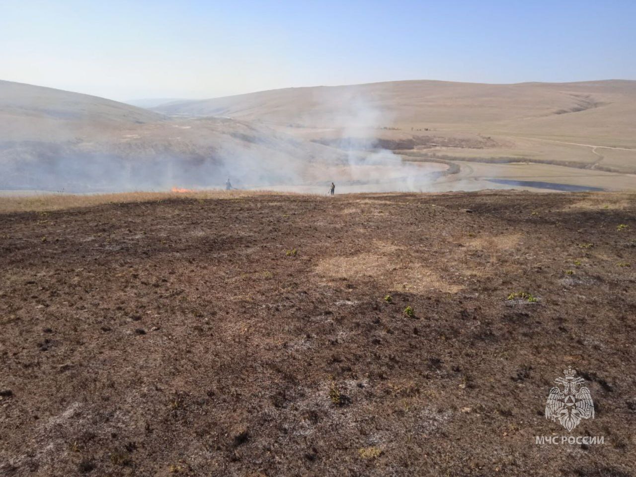 Более 50 человек тушат пожар в Оловяннинском районе Забайкалья
