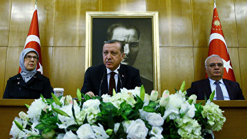 Президент Турции Реджеп Тайип Эрдоган во время пресс-конференции в аэропорту Ататюрк в Стамбуле