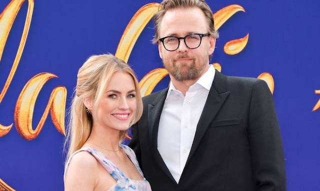 История о том как американская бандитская семья Херст - первых медиамагнатов Америки и родоначальников фейк-ньюз , спровоцировала войну между США и Испанией .Семейка Hearst - война ,бандитизм, ложь и деньги . История о том как американская бандитская семья Херст - первых медиамагнатов Америки и родоначальников фейк-ньюз , спровоцировала войну между США и Испанией .Семейка Hearst - война ,бандитизм, ложь и деньги . геополитика,история