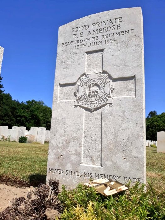 Братская могила погибших солдат в битве при Сомме. | Фото: twitter.com/ © DanHillHistory. 