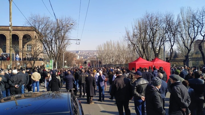 Москву достало: Два плана Пашиняна и хитрая рокировка на фоне бунта в Армении