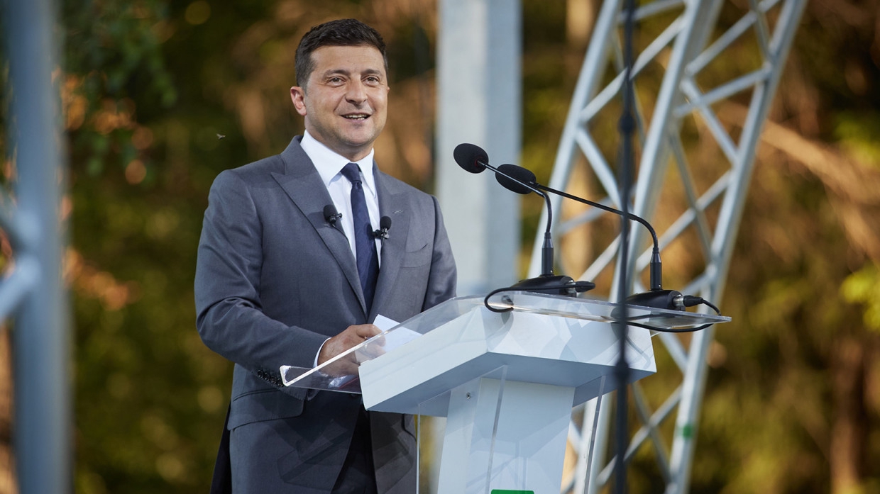 Зеленский расширил полномочия Нацсовета Украины по телевидению Политика