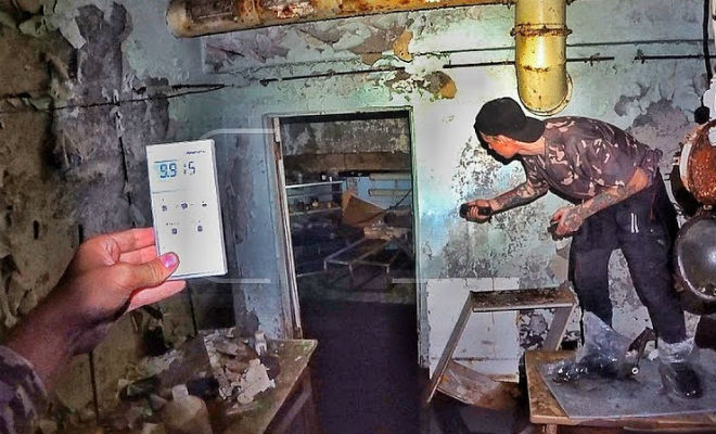Тайник сталкеров в Чернобыле: находка в заброшенном доме