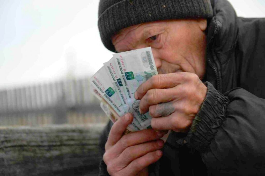 Потапенко объяснил, почему россиянам после 50 лет нельзя получить пенсию