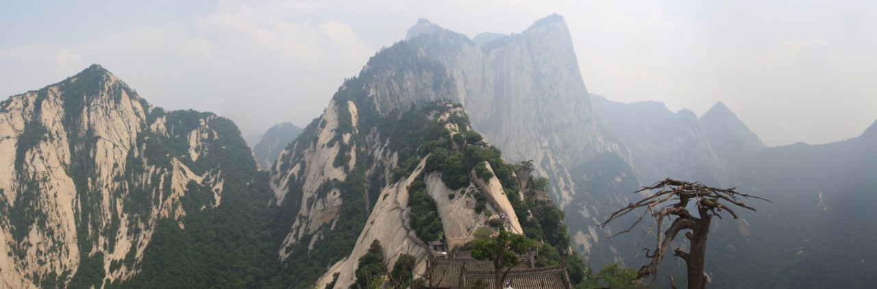 Тропа смерти (Huashan Mountain). Слабонервным лучше даже не смотреть. Тропа смерти (Huashan Mountain). Слабонервным лучше даже не смотреть.