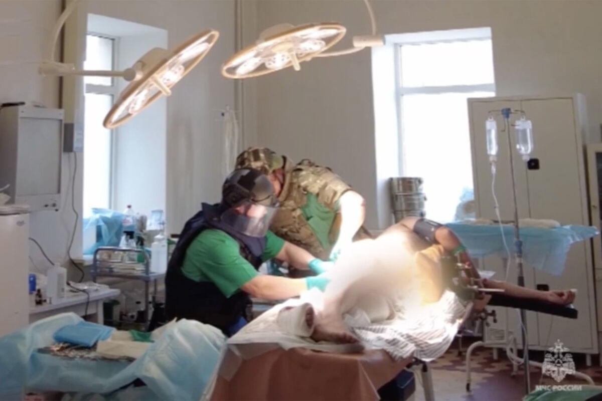 В Севастополе врачи и саперы извлекли из бойца неразорвавшийся снаряд