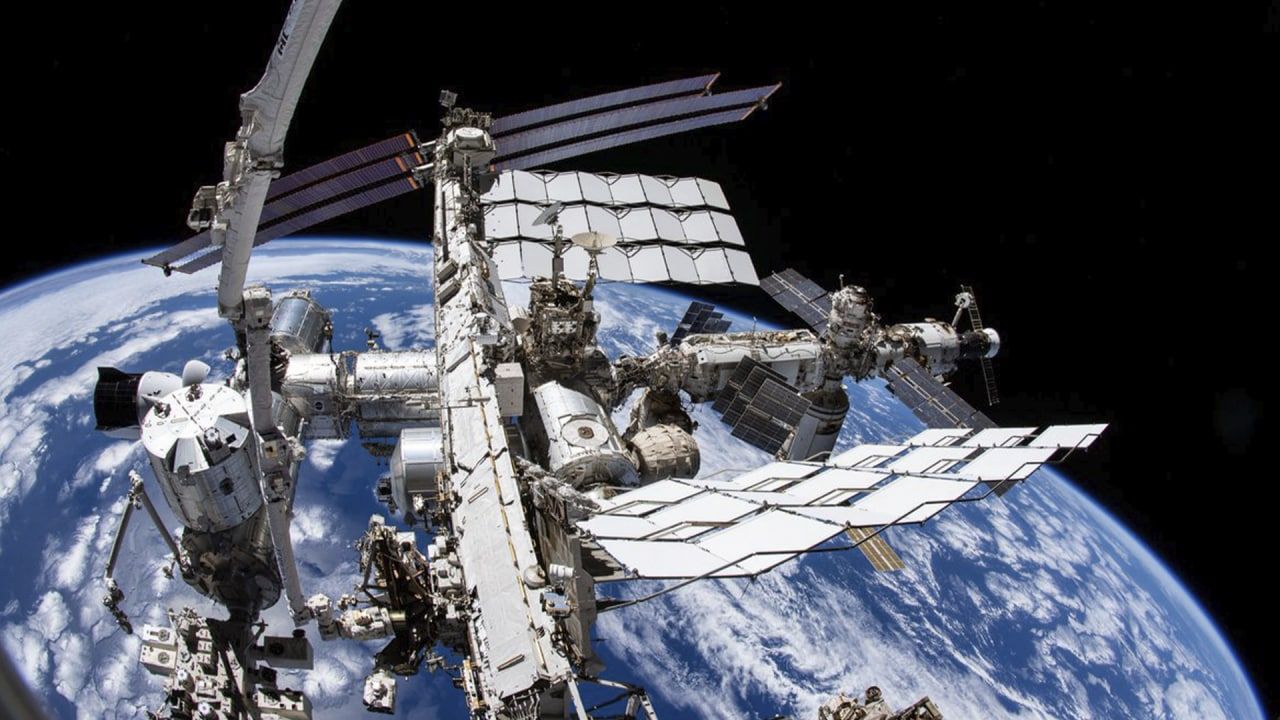 NASA сообщило о планах России остаться в проекте МКС до 2028 года Политика