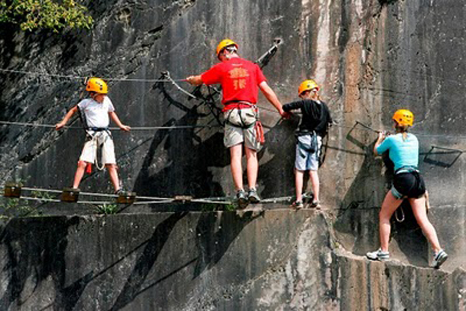 Via Ferrata - железная тропа - не дай бог кому-то на нее попасть! Via Ferrata - железная тропа - не дай бог кому-то на нее попасть!