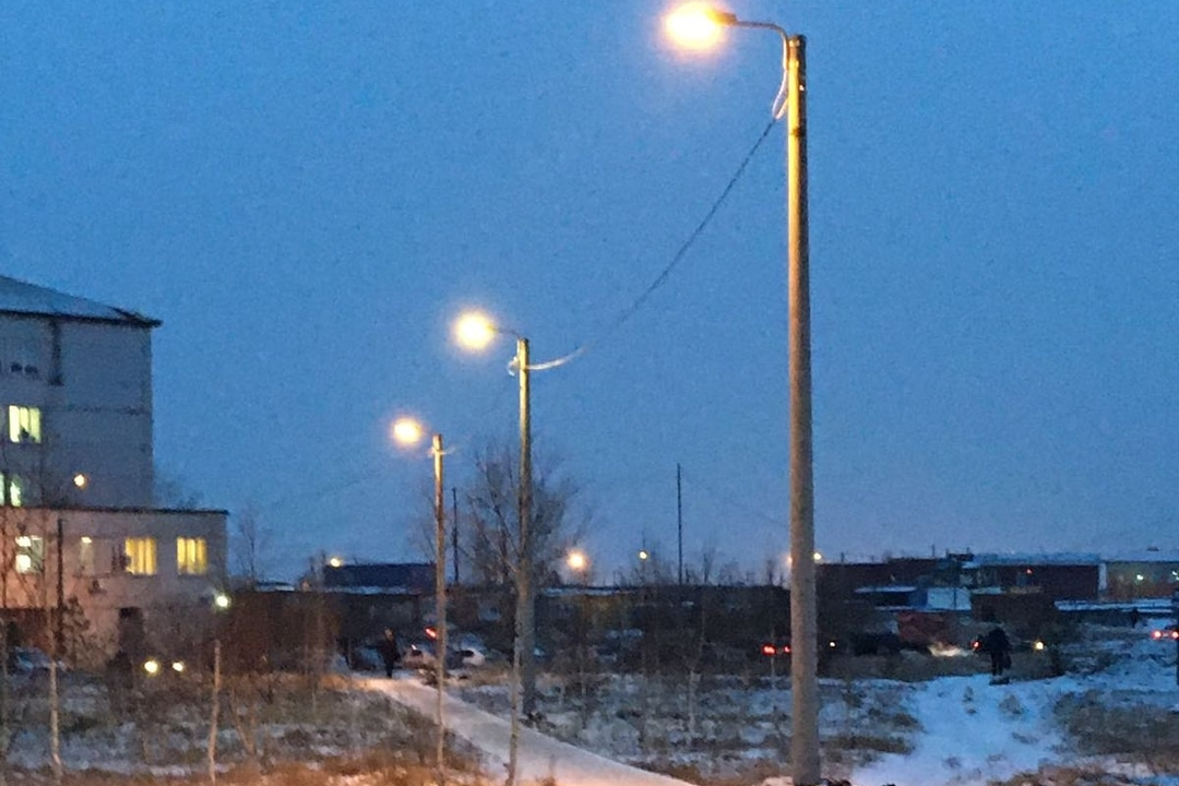 Помещение освещается фонарем с 4 лампами. Вторая дорога в Солнечный Красноярск.