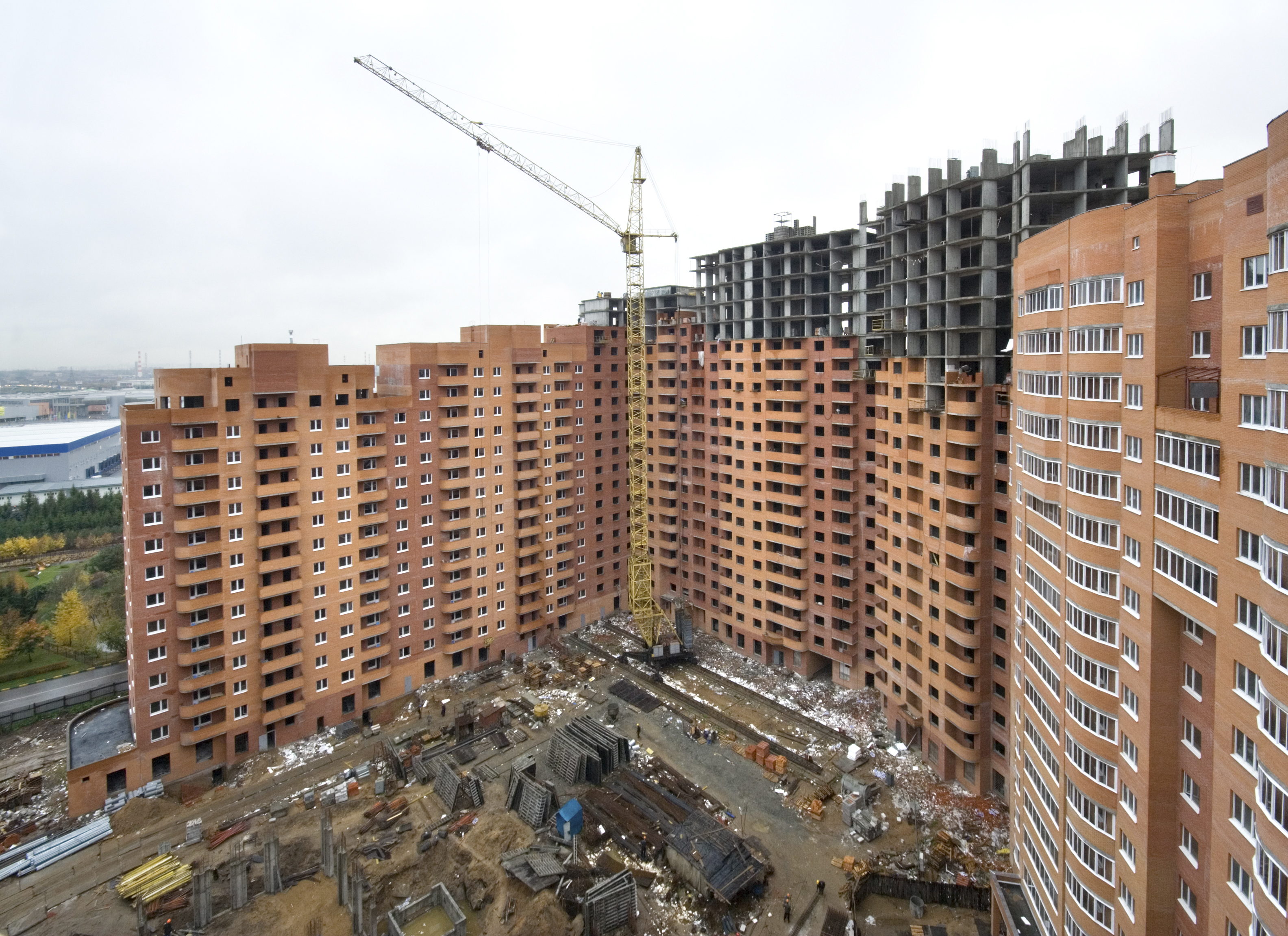 В подмосковье построят. Многоэтажки в Подмосковье. Стройки жилья в Подмосковье. Дом многоэтажный в Подмосковье. Массовое строительство жилья.