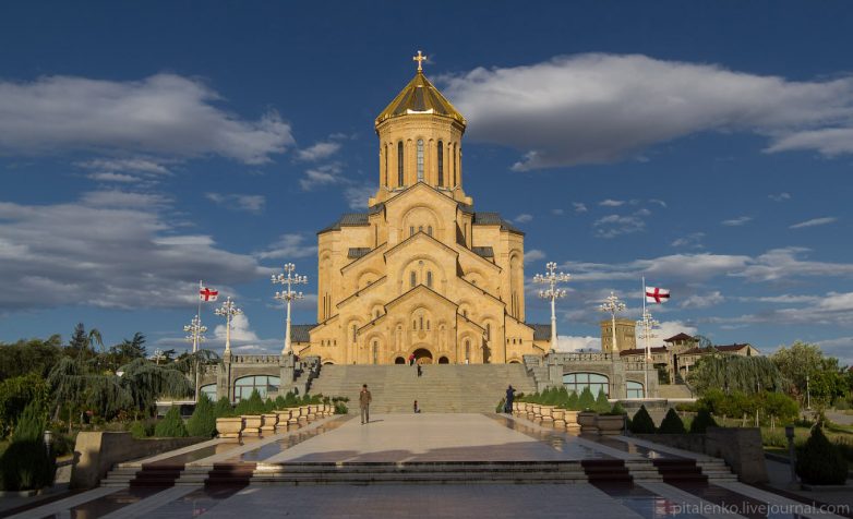 Атмосферное путешествие по одной из самых красивых стран в мире красивая, перевал, Крепость, Грузии, границы, комплекс, грузинская, монастырский, такие, торговые, Монумент, горах, через, проехали, дорога, больше, Батуми, колокольчиком , качества, Только