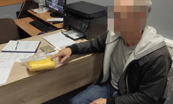 Житель Петербурга украл спасательный жилет в аэропорту «Симферополь»