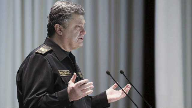 Порошенко пообещал украинцам удачный год - если получится «остановить Россию»
