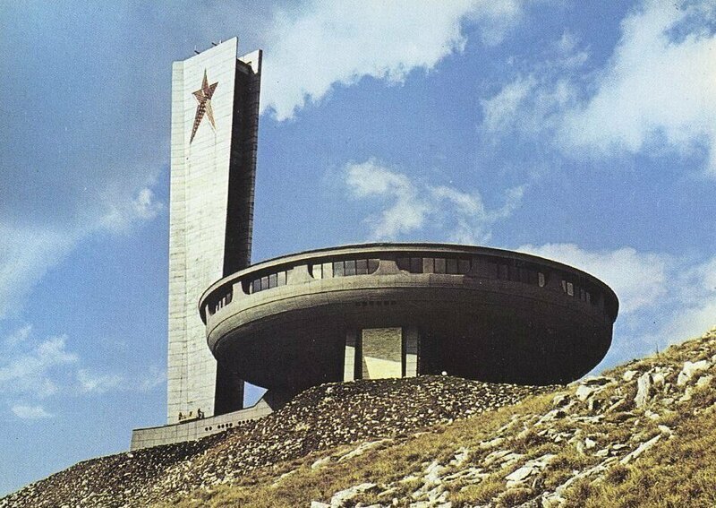 Восточный блок во всей его брутальной красе в коллекции советских открыток 