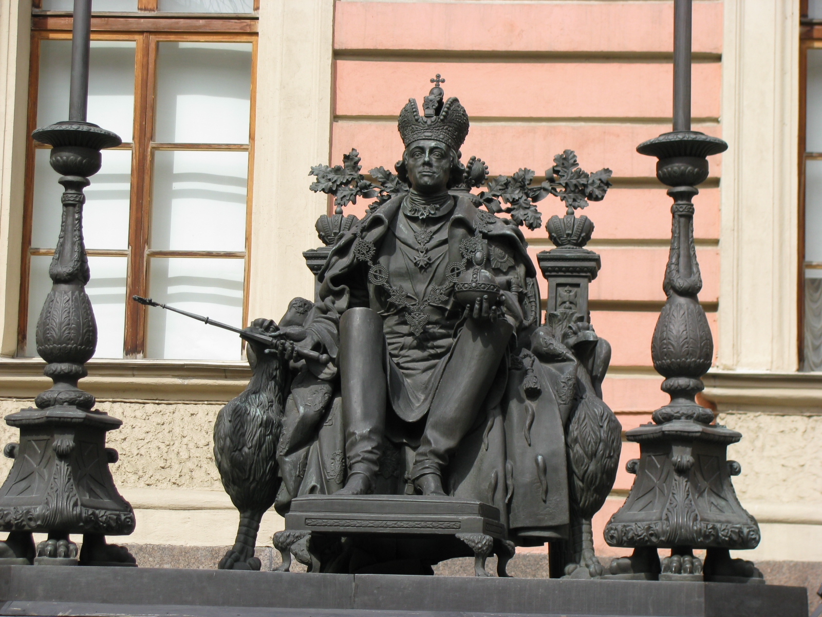 Памятник Александру III В Михайловском замке