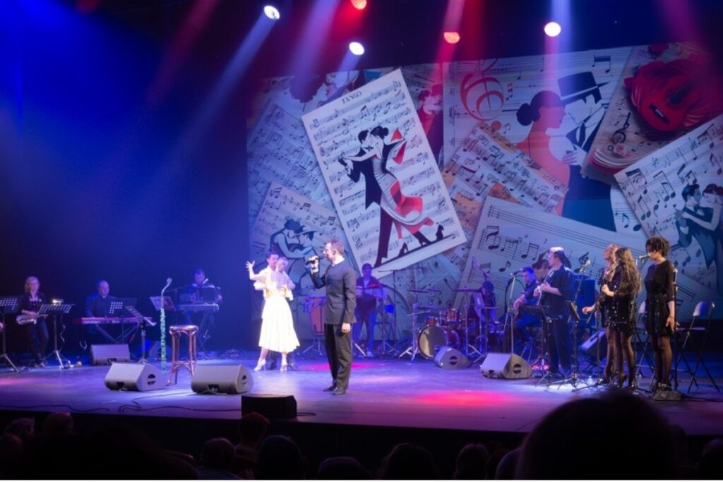 Илья Ригер и Romantic Songs Orchestra подарили москвичам «Волшебные ночи Испании»