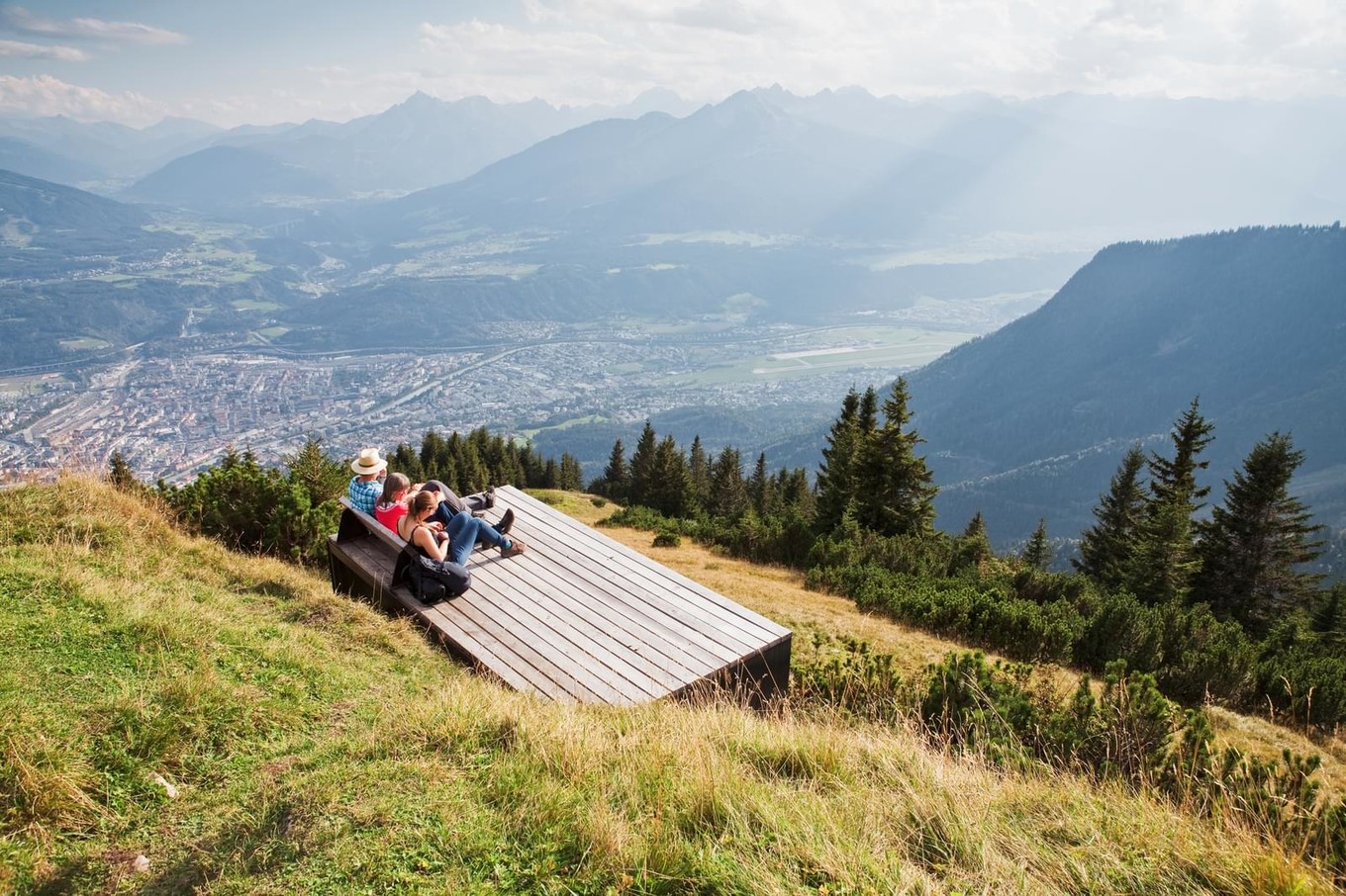 Смотровая в австрийских Альпах ландшафта, города, посетителей, северу, подчеркнули, площадка, Смотровая, пейзажей, горных, впечатляющих, впечатления, добавляя, альпийского, элементы, яркие, жесты, архитекторы, кажется, дизайнерские, небольшие