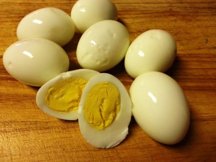 Как сделать так, чтобы яйца хорошо чистились. /Фото: westsharm.ru.