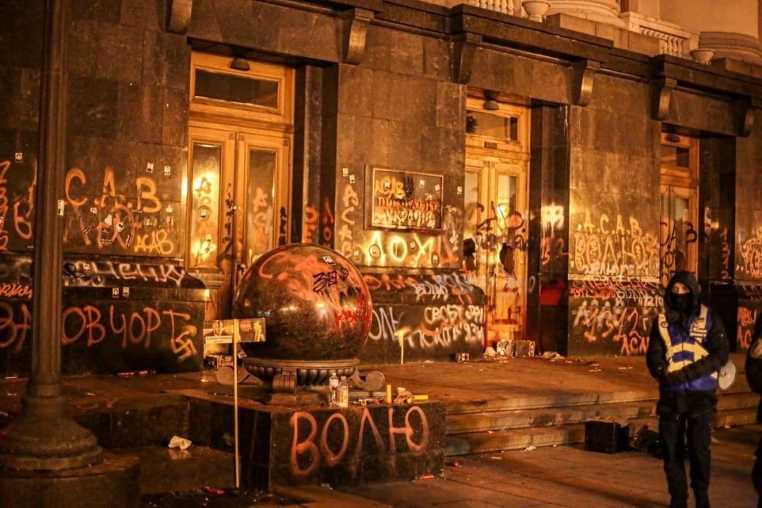 По следам погрома на Банковой: кому выгодно? украина