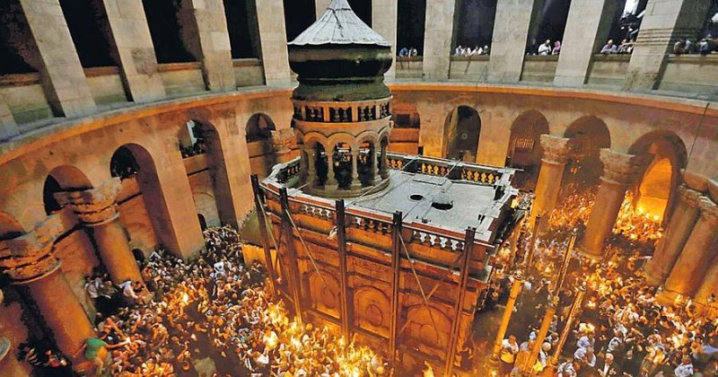 Благодатный иерусалимский огонь: чудо или мистификация?