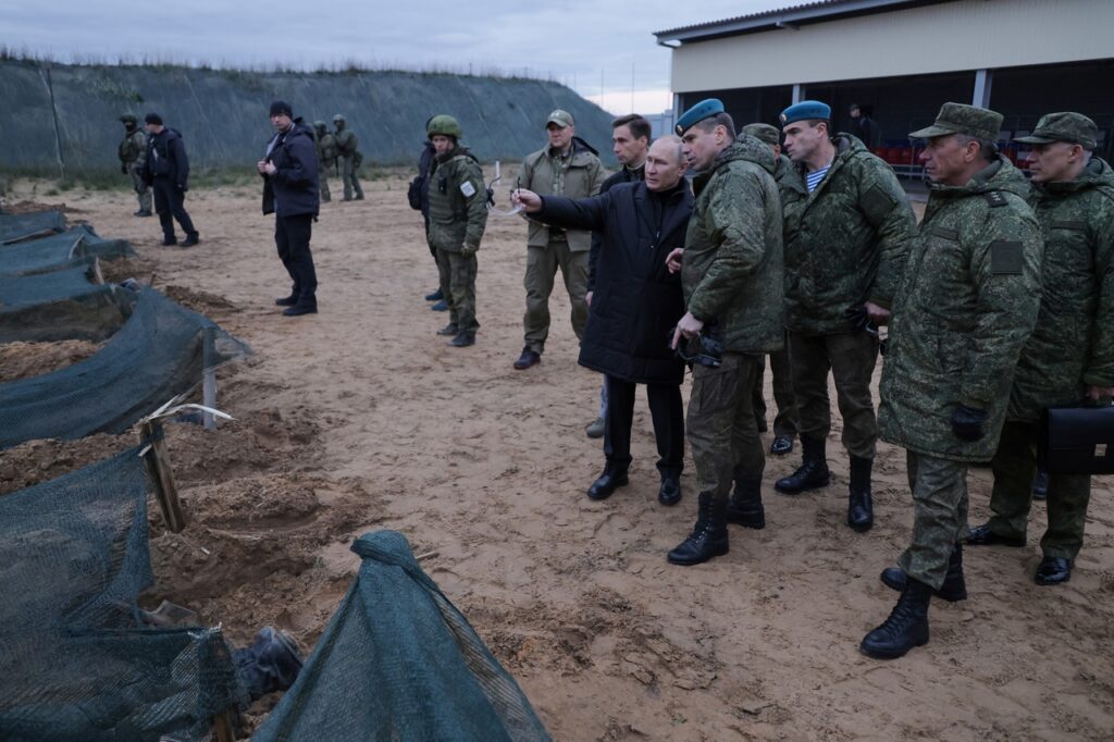 Фоторепортаж о визите Владимира Путина на полигон в Рязанскую область