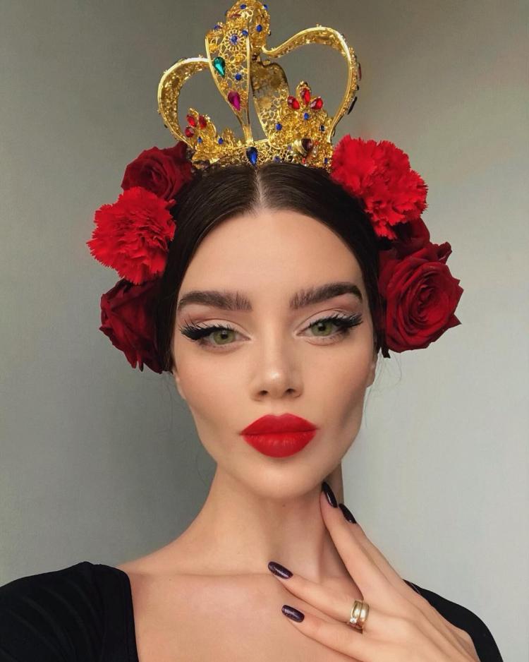 Знакомьтесь, это – Расалия Милена. И её фото бьют все рекорды в Instagram Знакомьтесь, это – Расалия Милена. И её фото бьют все рекорды в Instagram