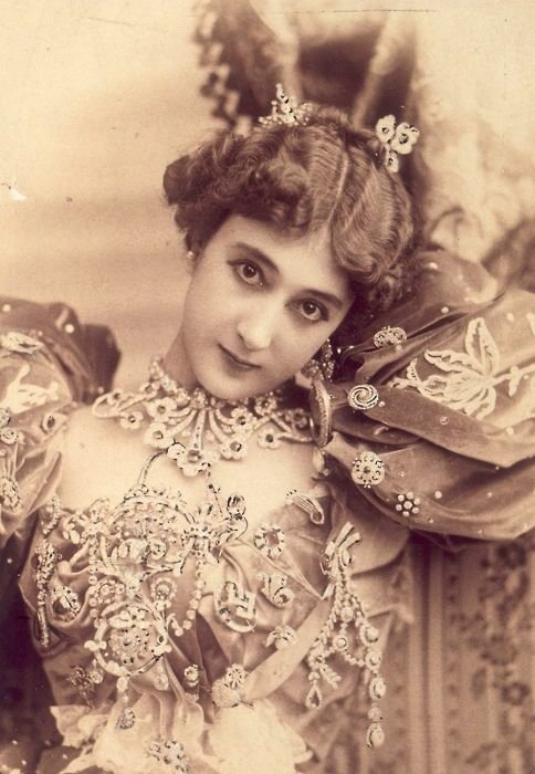 Испанка Каролина Отеро осталась в истории как Прекрасная Отеро женщины, интересное, исторические фото, история, куртизанки, факты, фото