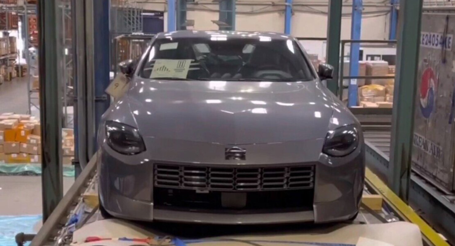 Новый спорткар Nissan 400Z 2022 года показали в серийном кузове Новый спорткар Nissan 400Z 2022 года показали в серийном кузове Автомобили