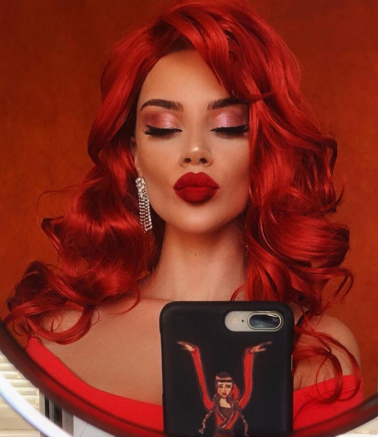 Знакомьтесь, это – Расалия Милена. И её фото бьют все рекорды в Instagram Знакомьтесь, это – Расалия Милена. И её фото бьют все рекорды в Instagram