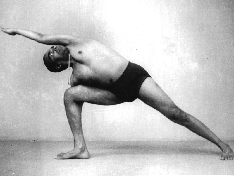 Позы йоги, которые стоит знать мужчине Пространство