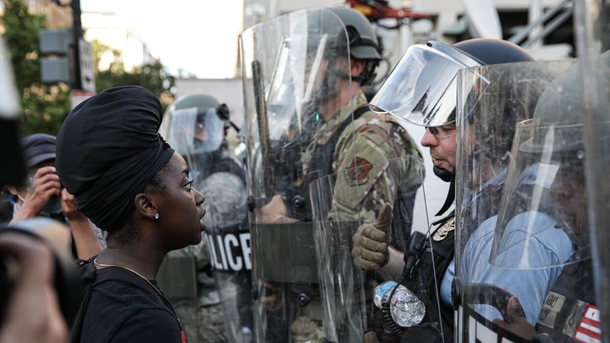 Шведские СМИ рассказали о лицемерии поддержавшего беспорядки в США Европарламента