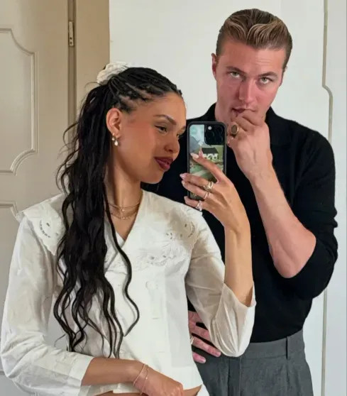 Нара Азиза и Лаки Блю Смит