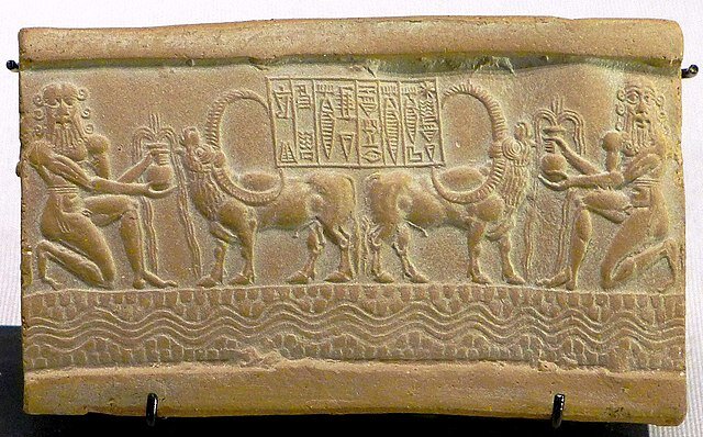 Оттиск аккадской цилиндрической печати с надписью Божественный Шаркалишарри. Фото из свободных источников в Интернете.