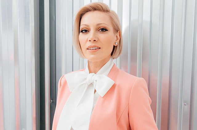 Телеведущая Аврора: "Наша страна падает на дно с космической скоростью"