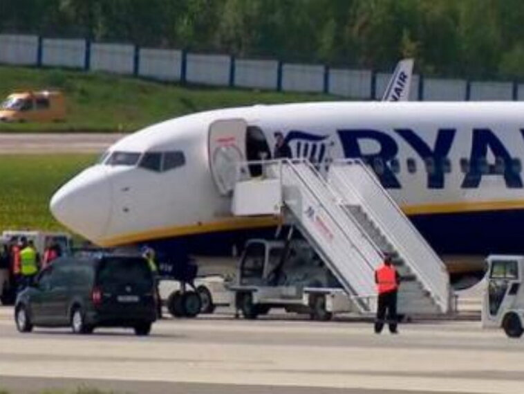 Польские спецслужбы опубликовали запись переговоров пилота Ryanair с диспетчером (ВИДЕО)