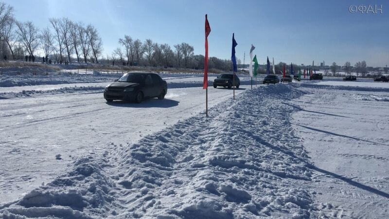 В Саранске прошли первые автогонки на льду