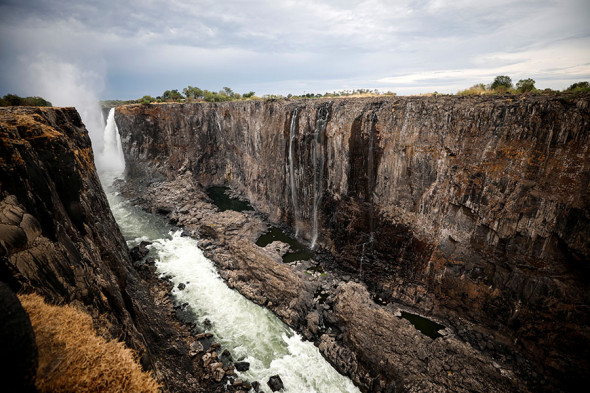 В Африке обмелел водопад Виктория Африка,водопад,засуха