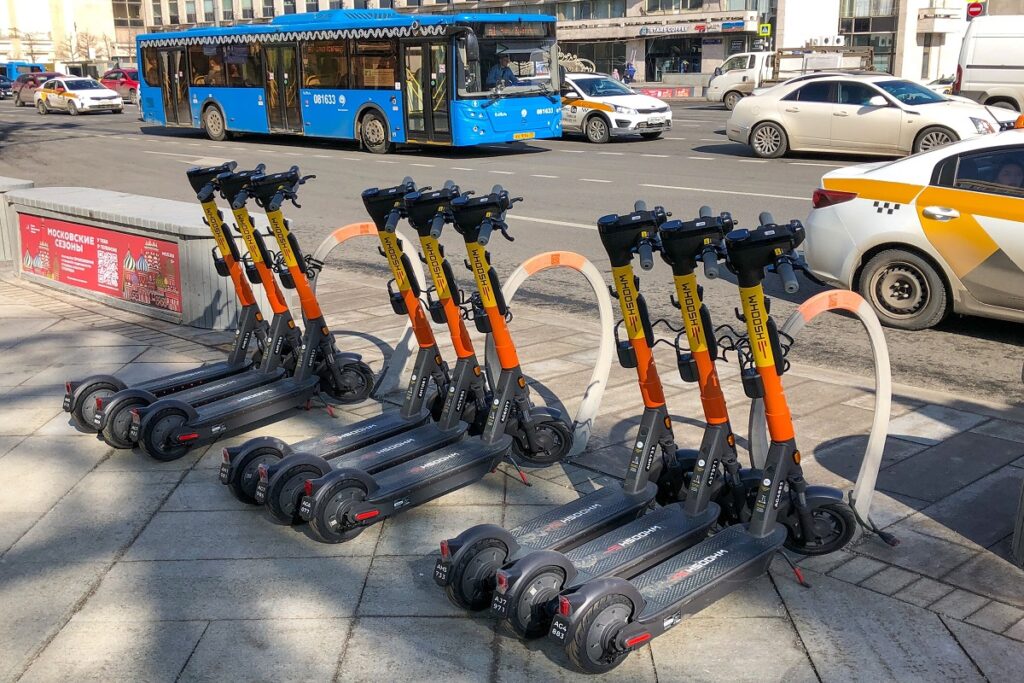 В Москве заблокировали 30 тысяч аккаунтов самокатчиков-нарушителей