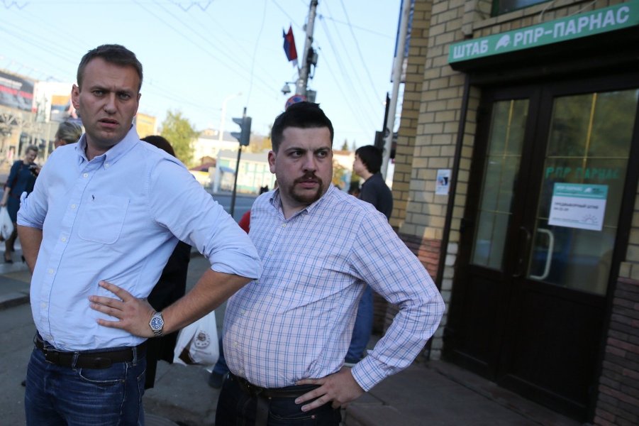 Навальный и Волков.jpg