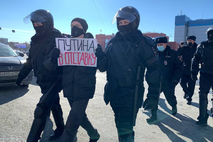 Провалом завершилась попытка отбывающего тюремный срок за мошенничество блогера Алексея Навального  устроить в России массовую «антивоенную» акцию Блогеры,геополитика,общество,Политика